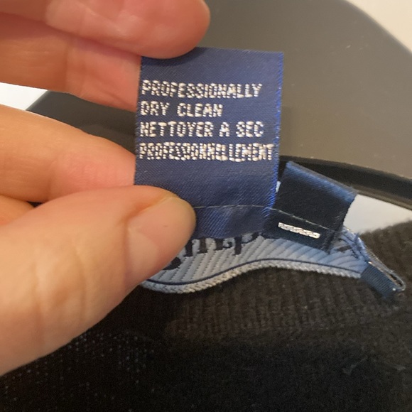 BURBERRY Beaded Short Sleeve Black Wool Sweater Size Small Petite - Picture 5 of 7